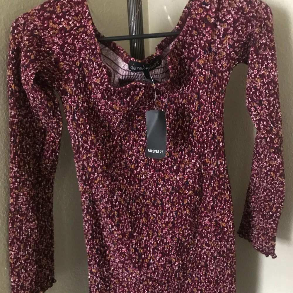 Forever 21 Floral Body con Off-Shoulder Dress